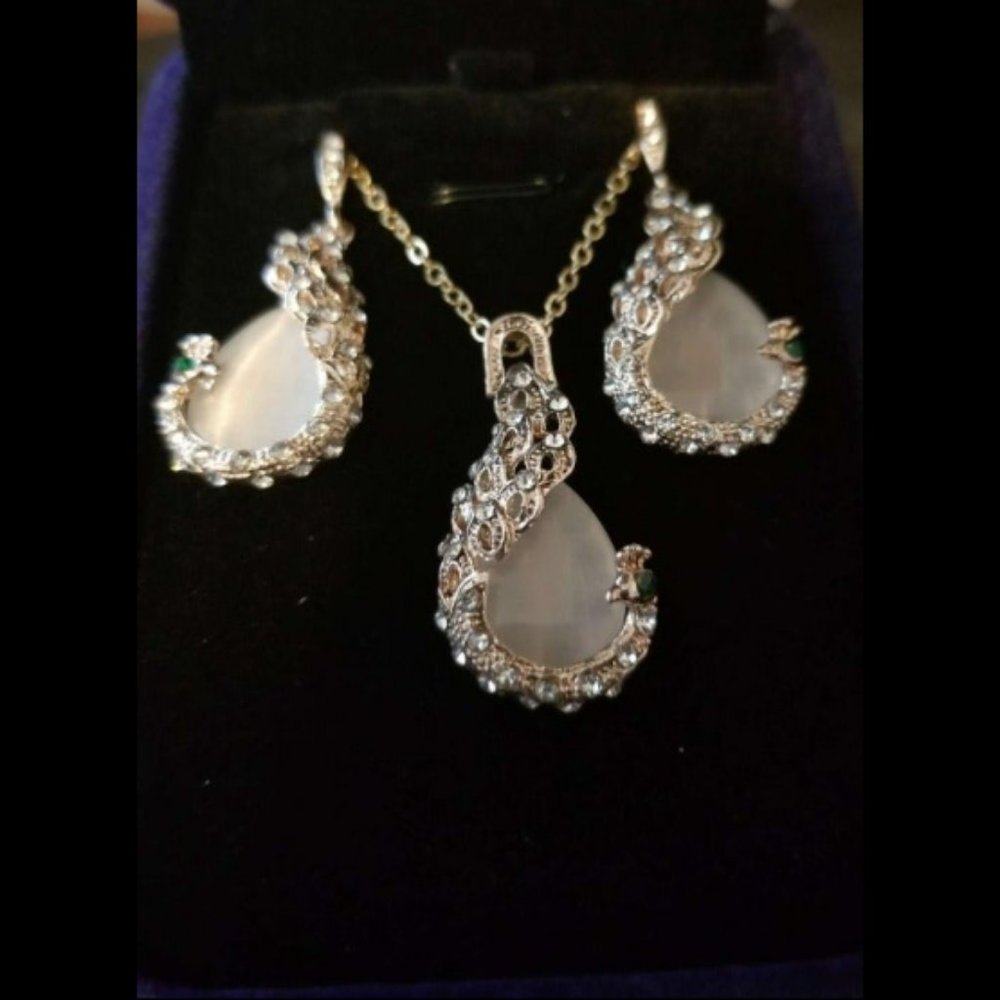Creative Peacock Shape Gemstone Set - image 1